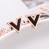Titanium steel earrings female temperament Korean personality simple new net red rose gold exquisite super fairy small earrings trendy