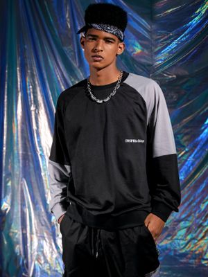 Men Digital Distortion Letter Color Block Splice Crew Neck Sweatshirt
