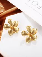 Gold Alloy Flower Decor Earring Gold Alloy Flower Decor Earring