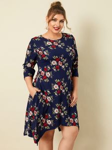 Plus Size Crew Neck Floral Print Side Pockets 3/4 Length Sleeves Mini Dress