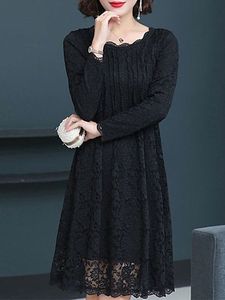 Round Neck Lace Shift Dress