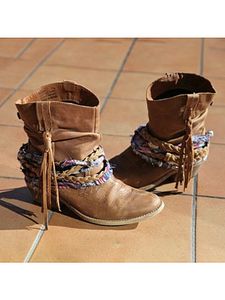Distressed Plain Round Toe Boots