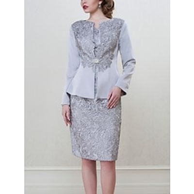 A-Line Mother of the Bride Dress Wedding Guest Elegant Petite Scoop Neck Knee Length Italy Satin Long Sleeve with Lace Split Front Crystal Brooch 2023 Lightinthebox