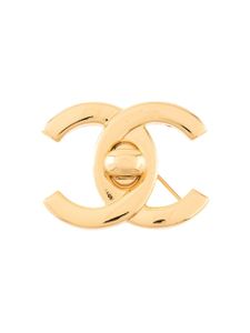 Chanel Pre-Owned Logos Turnlock Motif Brooch - GOLD