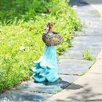 Resin Bird Feeder with Blue-Dressed Girl, Outdoor Decorative Ornament for Courtyard, Lawn, Garden, Patio Lightinthebox