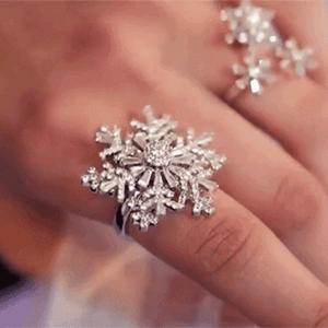 Rotatable Snowflake Zirconia Ring