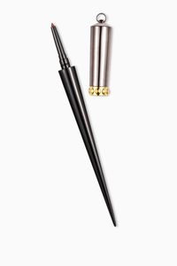 Lea Nue Lip Definer