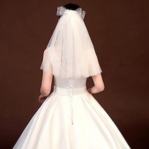 One-tier Casual  Daily  Cute Wedding Veil Shoulder Veils with Satin Bow  Scattered Crystals Style  Solid Tulle Lightinthebox