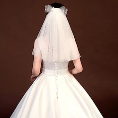 One-tier Casual  Daily  Cute Wedding Veil Shoulder Veils with Satin Bow  Scattered Crystals Style  Solid Tulle Lightinthebox