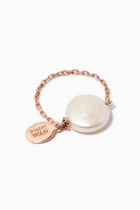 Disc Pendant Mother of Pearl Chain Ring in 18kt Rose Gold