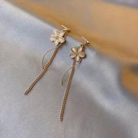 Small fresh sweet flower 925 silver needle earrings wave cur