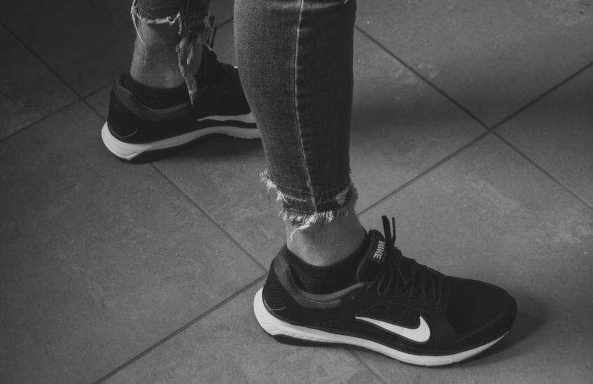 shop nike shoes online uae 
